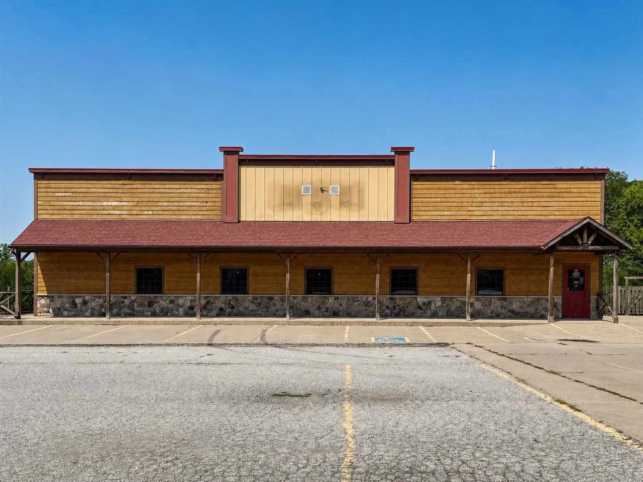 416 W Jackson St, Sigourney, Iowa 52591 – Property Featured Image