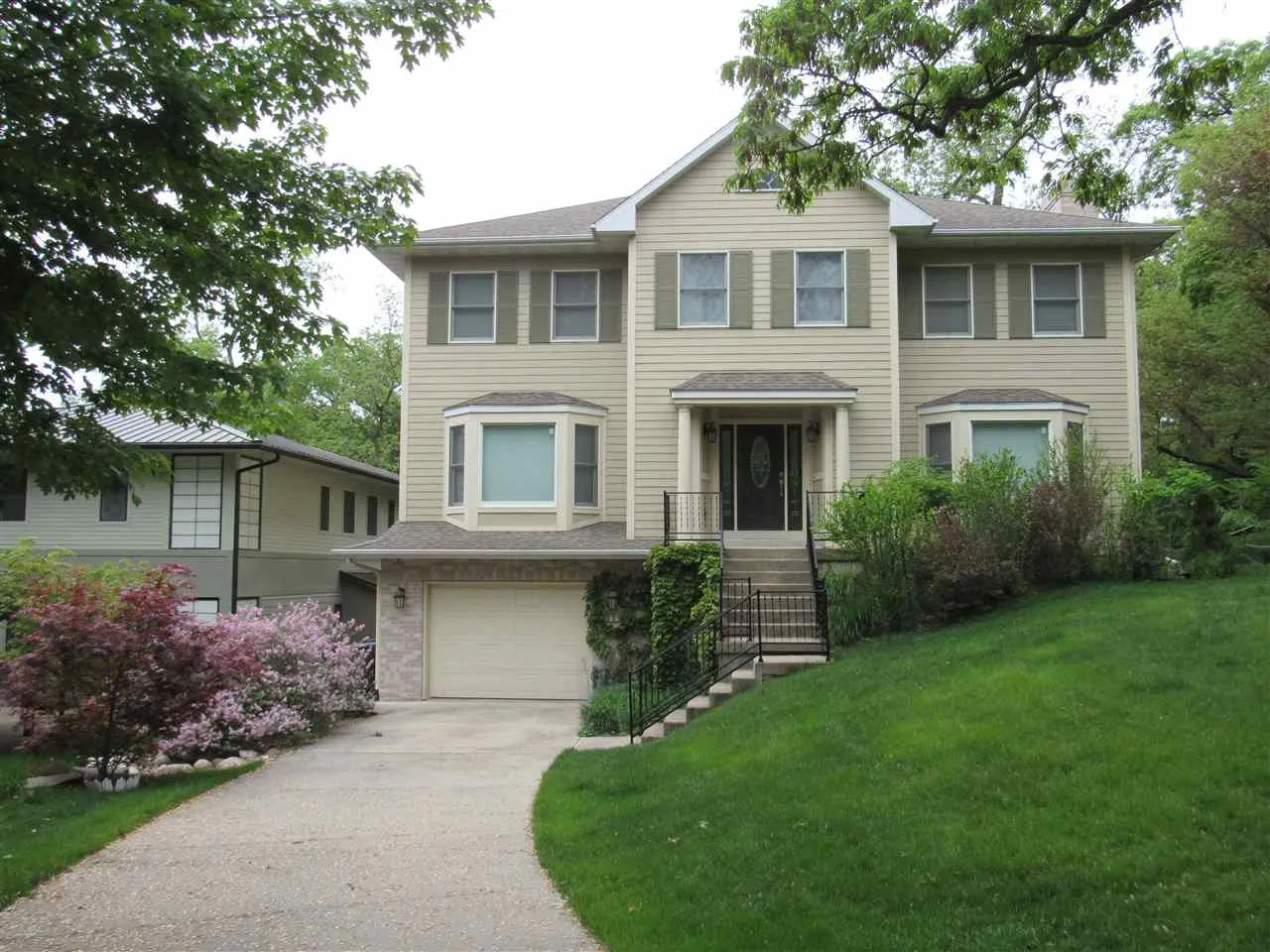119 Richards St, Iowa City, Iowa 52246 – Property Featured Image