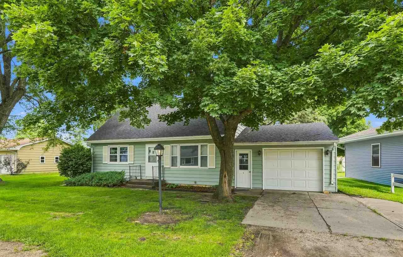 107 Midway Dr, Columbus Junction, Iowa 52738 – Property Featured Image