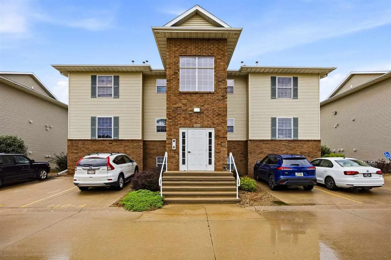 110 Cherry Ct Unit 6, North Liberty, Iowa 52317 – Property Featured Image
