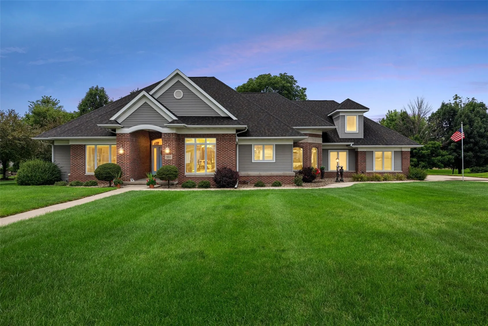 555 Evergreen, Robins, Iowa 52328 – Property Featured Image