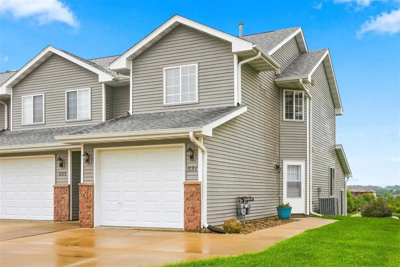 531 E Goldfinch, Tiffin, Iowa 52340 – Property Featured Image