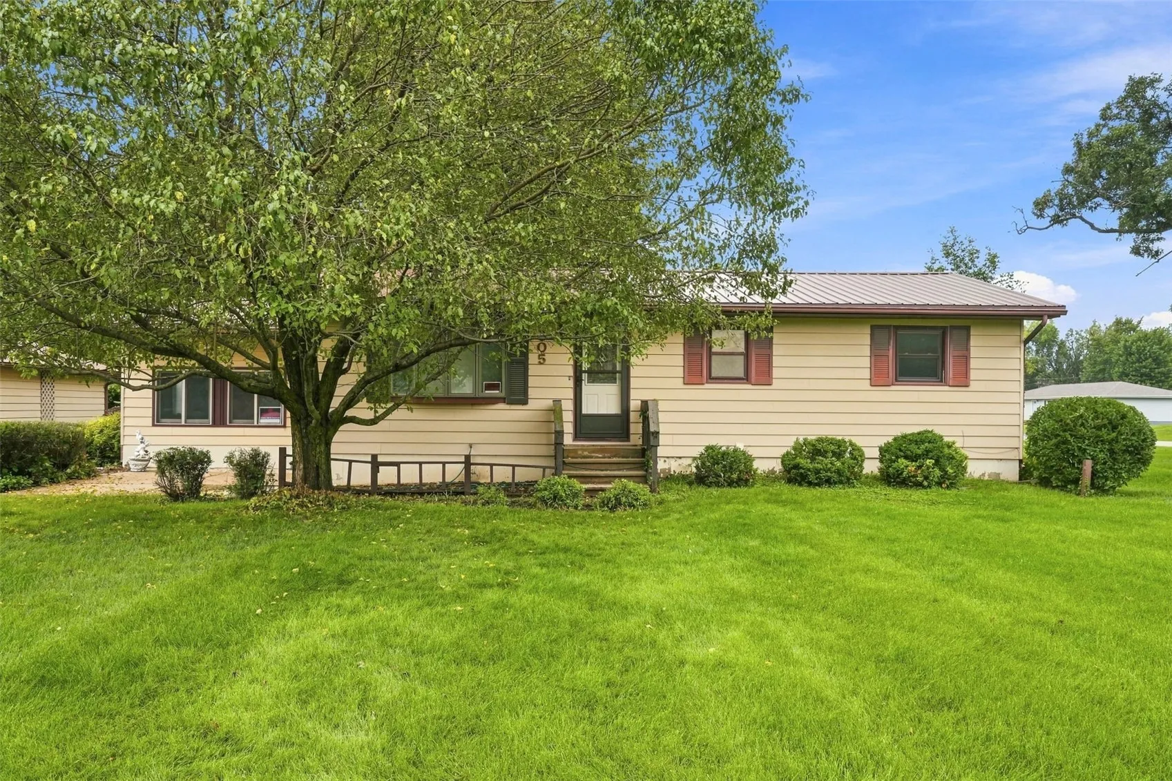 505 S Troy Road, Robins, Iowa 52328 – Property Featured Image