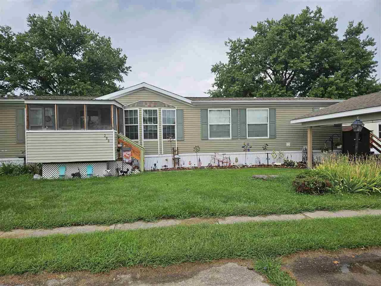 203 Bourdeaux st, Iowa City, Iowa 52240 – Property Featured Image