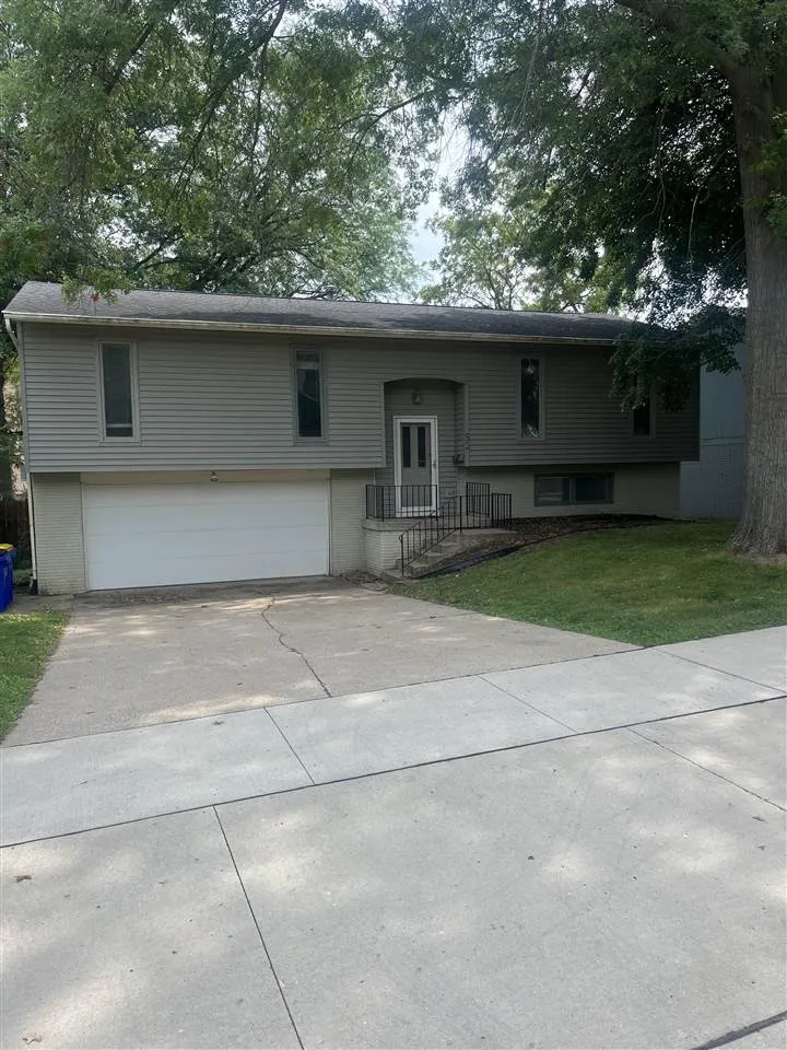 52 Olive Ct., Iowa City, Iowa 52246 – Property Featured Image