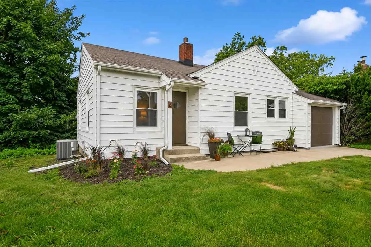 6 Kirkwood Circle, Iowa City, Iowa 52240 – Property Featured Image