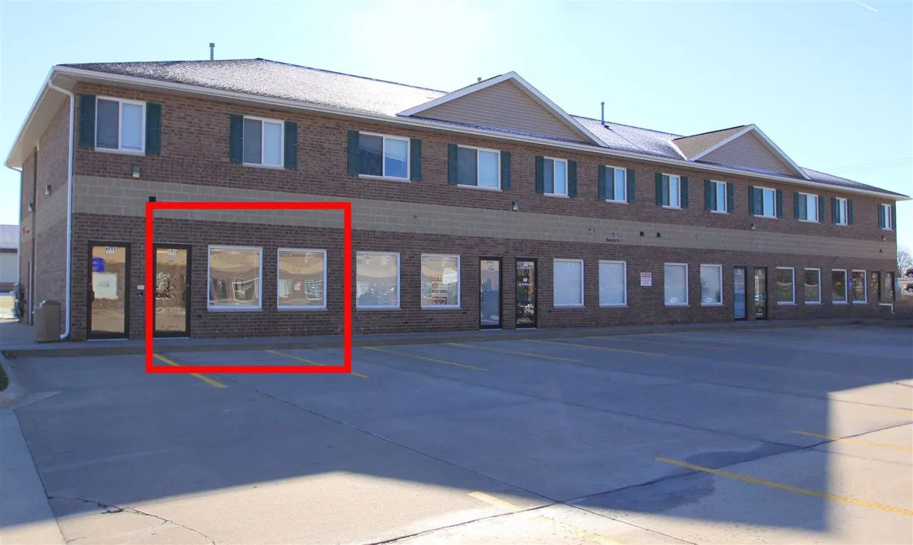 7 Hawkeye Dr Unit 101, North Liberty, Iowa 52317 – Property Featured Image