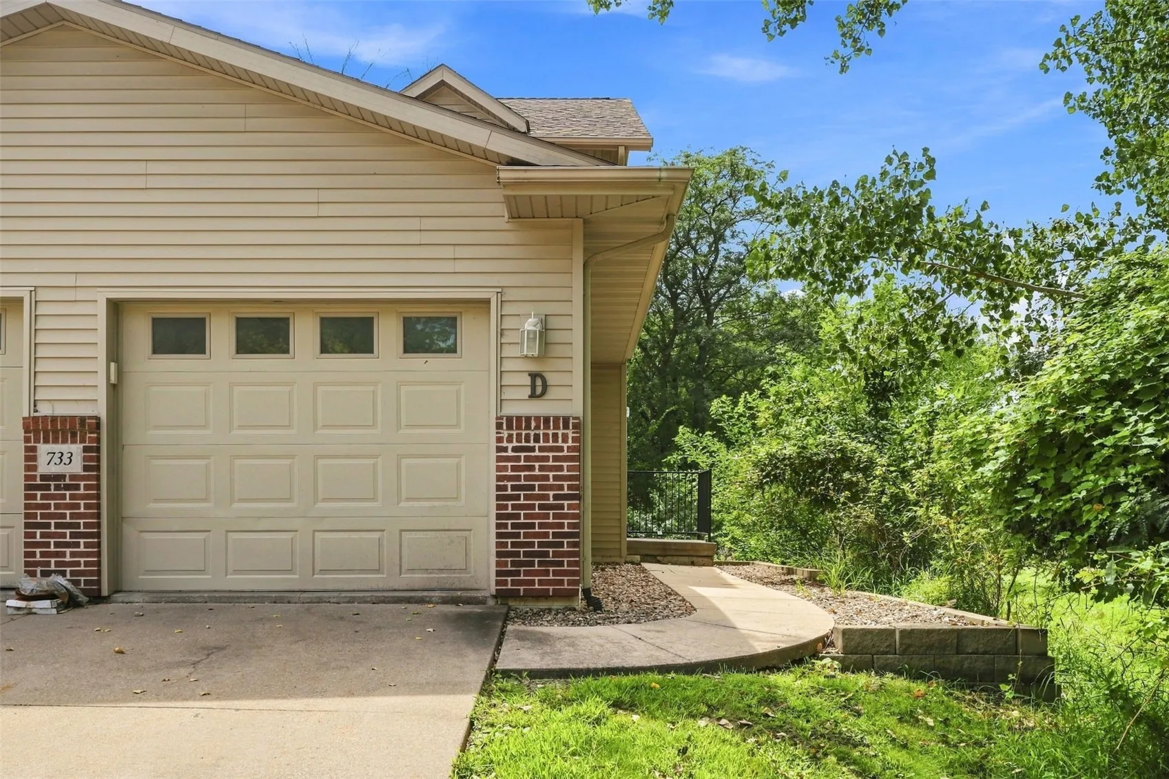 733 Broderick Drive NE Unit D, Cedar Rapids, Iowa 52402 – Property Featured Image