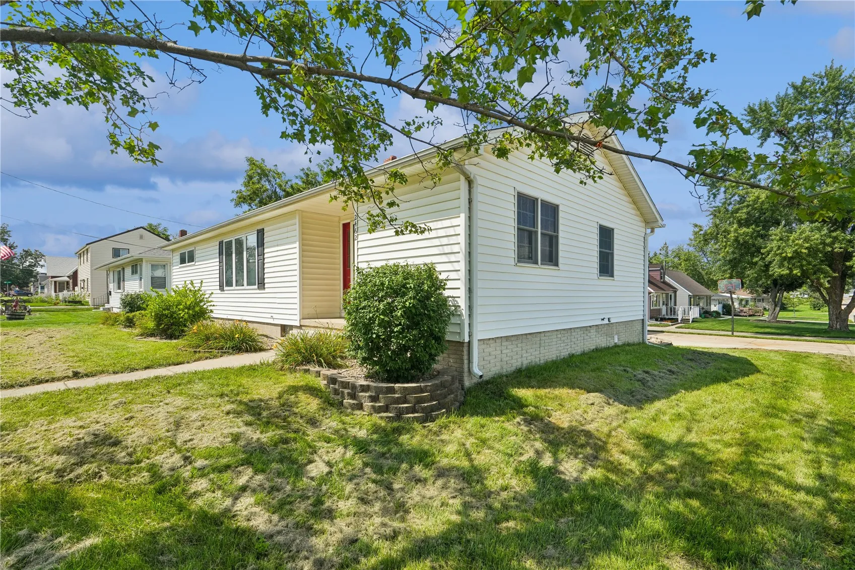 2462 10th Avenue, Marion, Iowa 52302 – Property Featured Image