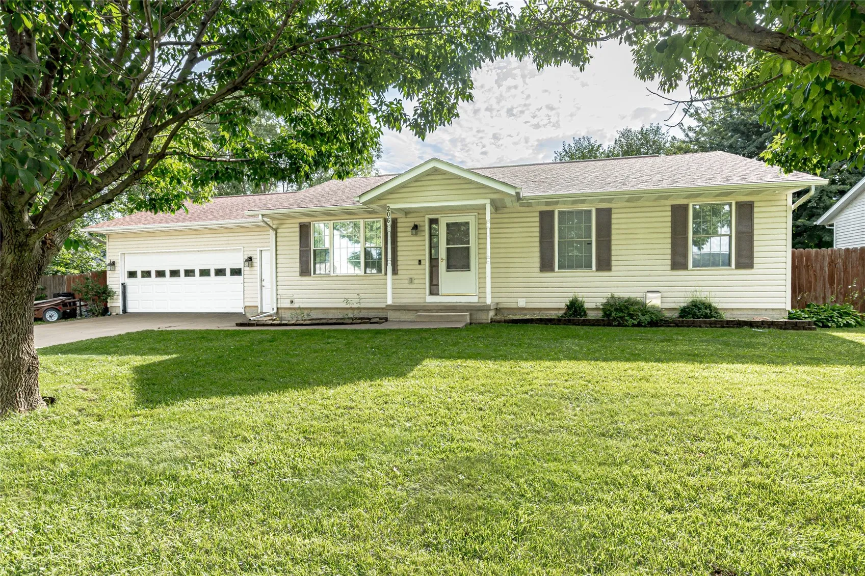206 Hope Avenue, Urbana, Iowa 52345 – Property Featured Image