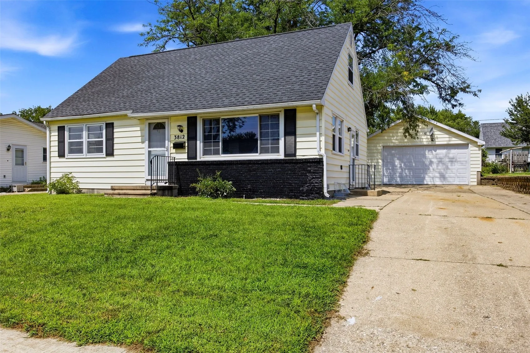 3812 Vine Avenue SE, Cedar Rapids, Iowa 52403 – Property Featured Image