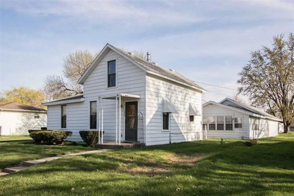 1209 E 3rd St, Washington, Iowa 52353 – Property Featured Image