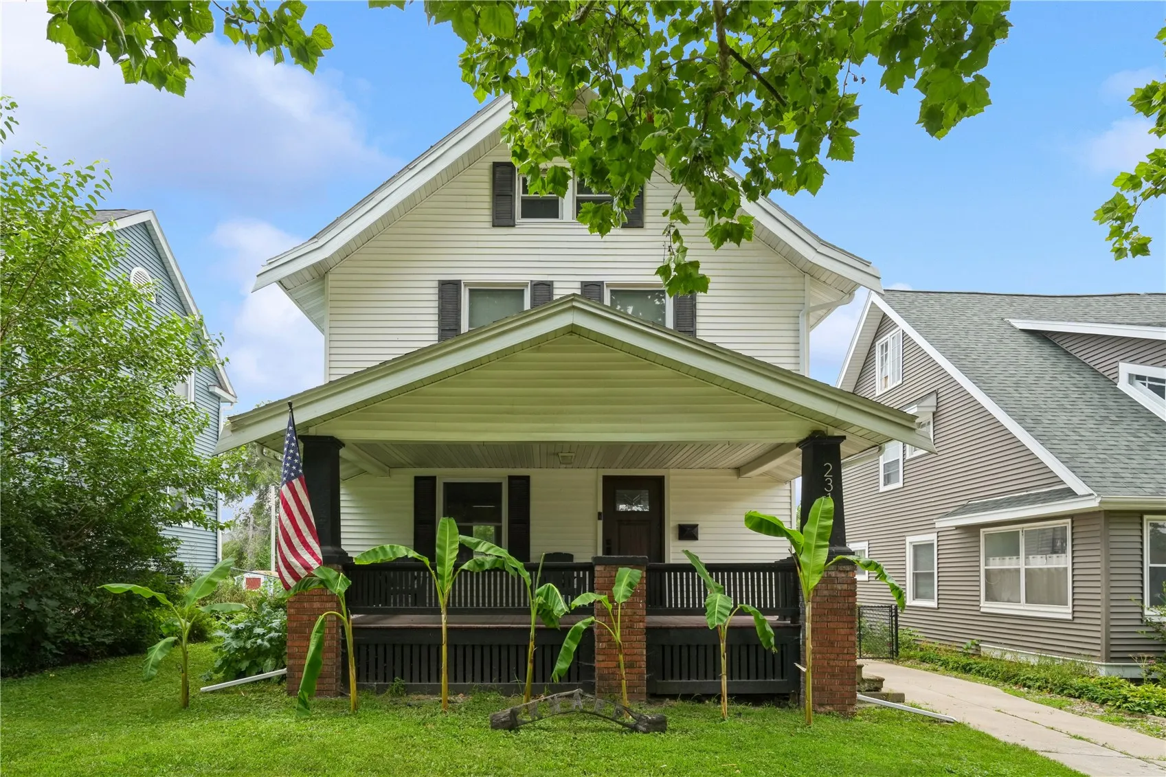 2312 B Ave NE, Cedar Rapids, Iowa 52402 – Property Featured Image