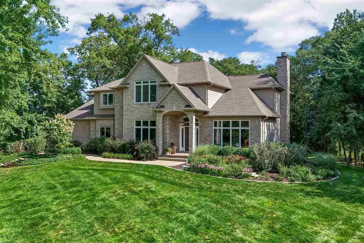 3004 Forest Gate Cir NE, Iowa City, Iowa 52240 – Property Featured Image