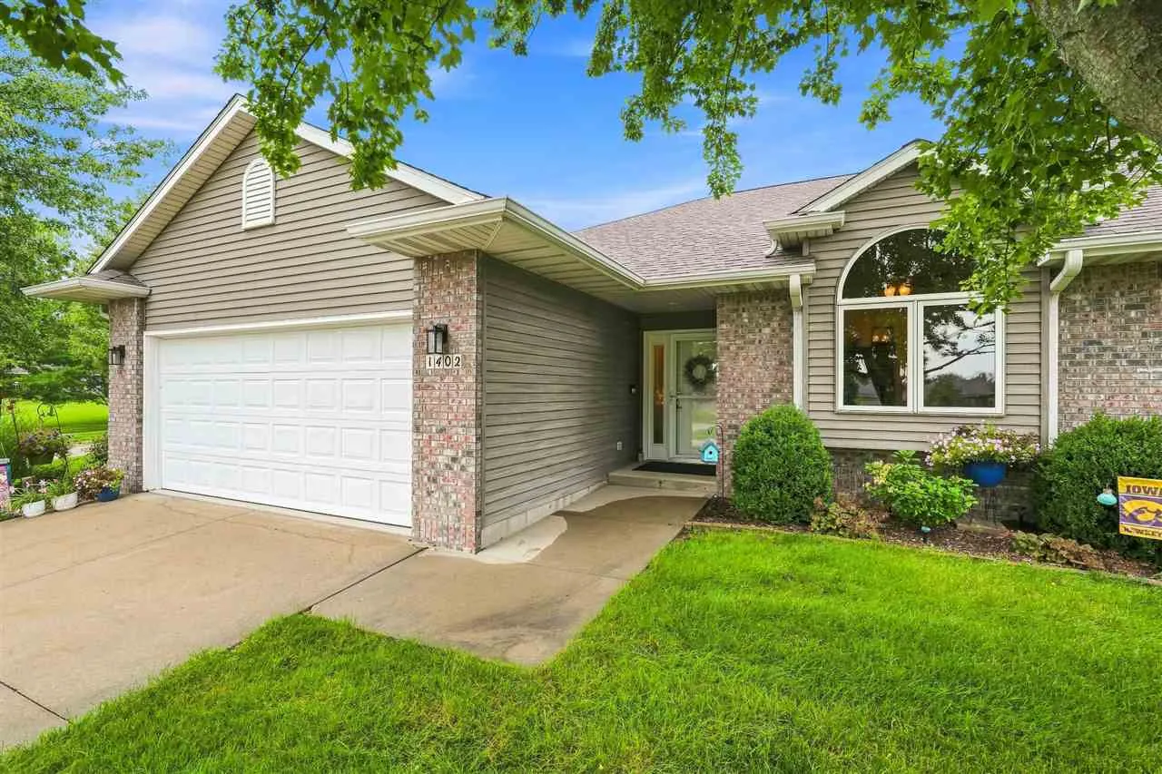 1402 Compton Pl, Iowa City, Iowa 52240 – Property Featured Image