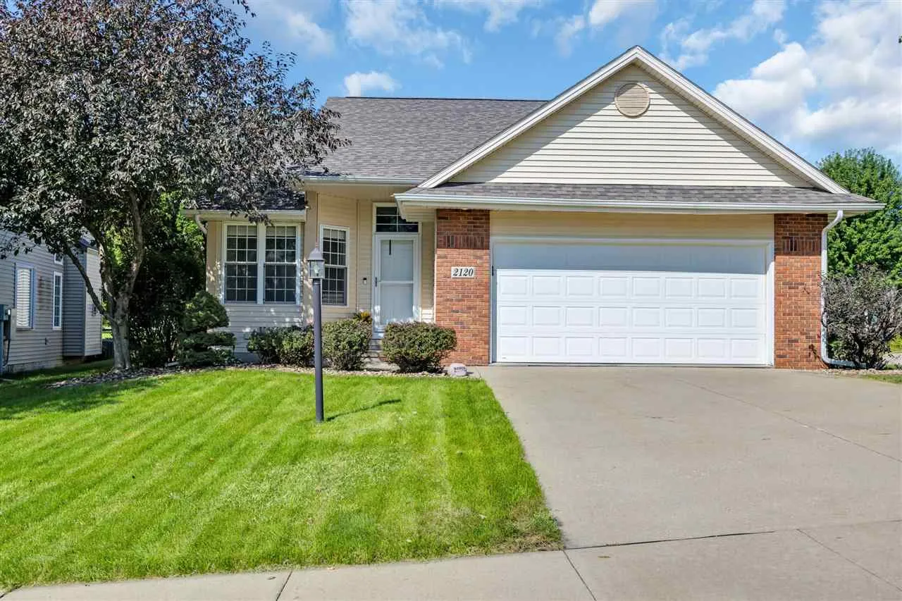 2120 Avalon Ln, Coralville, Iowa 52241 – Property Featured Image