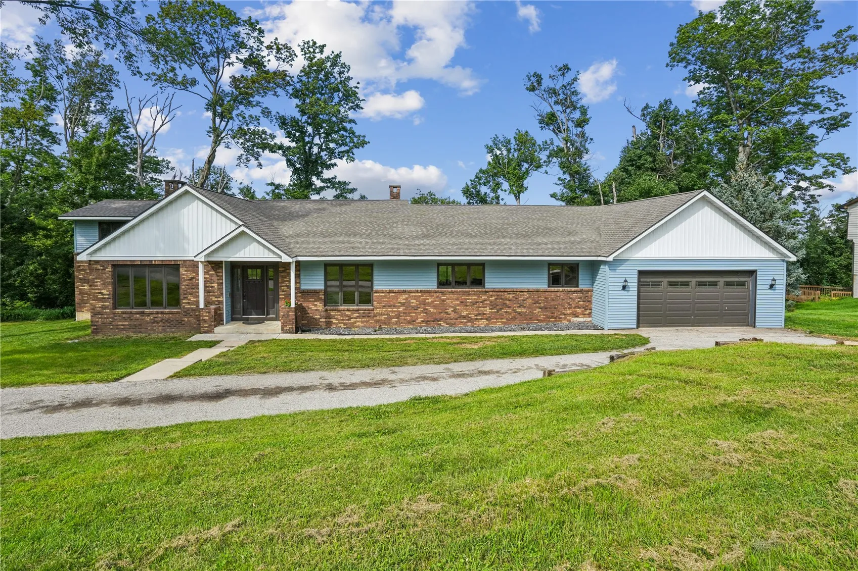 6220 High Country Dr NE, Cedar Rapids, Iowa 52411 – Property Featured Image