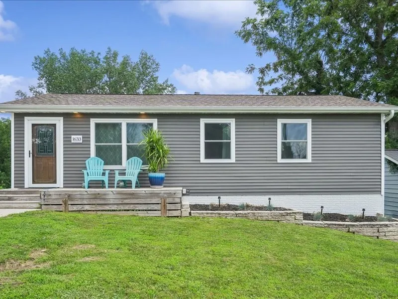 1633 23rd Street NW, Cedar Rapids, Iowa 52405 – Property Featured Image