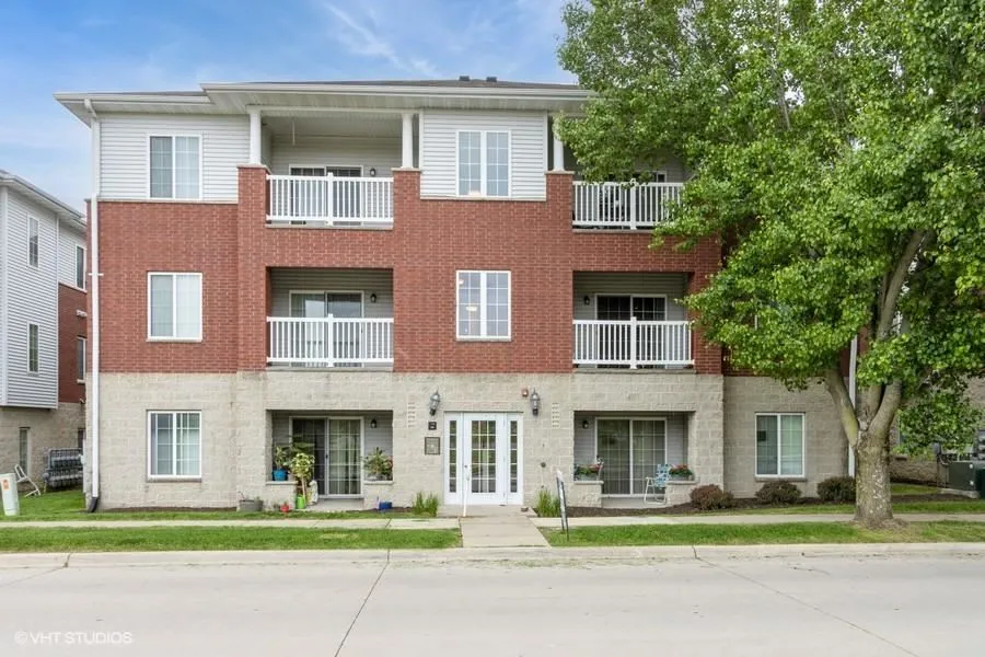 4347 York Place, Iowa City, Iowa 52245 – Property Featured Image