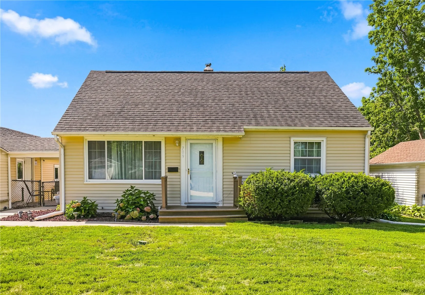 709 37th ST NE, Cedar Rapids, Iowa 52402 – Property Featured Image