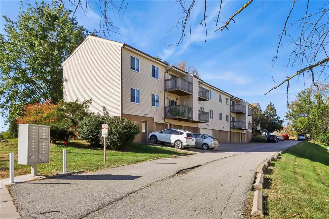 403 Westwinds Dr # 461, Iowa City, Iowa 52246 – Property Featured Image