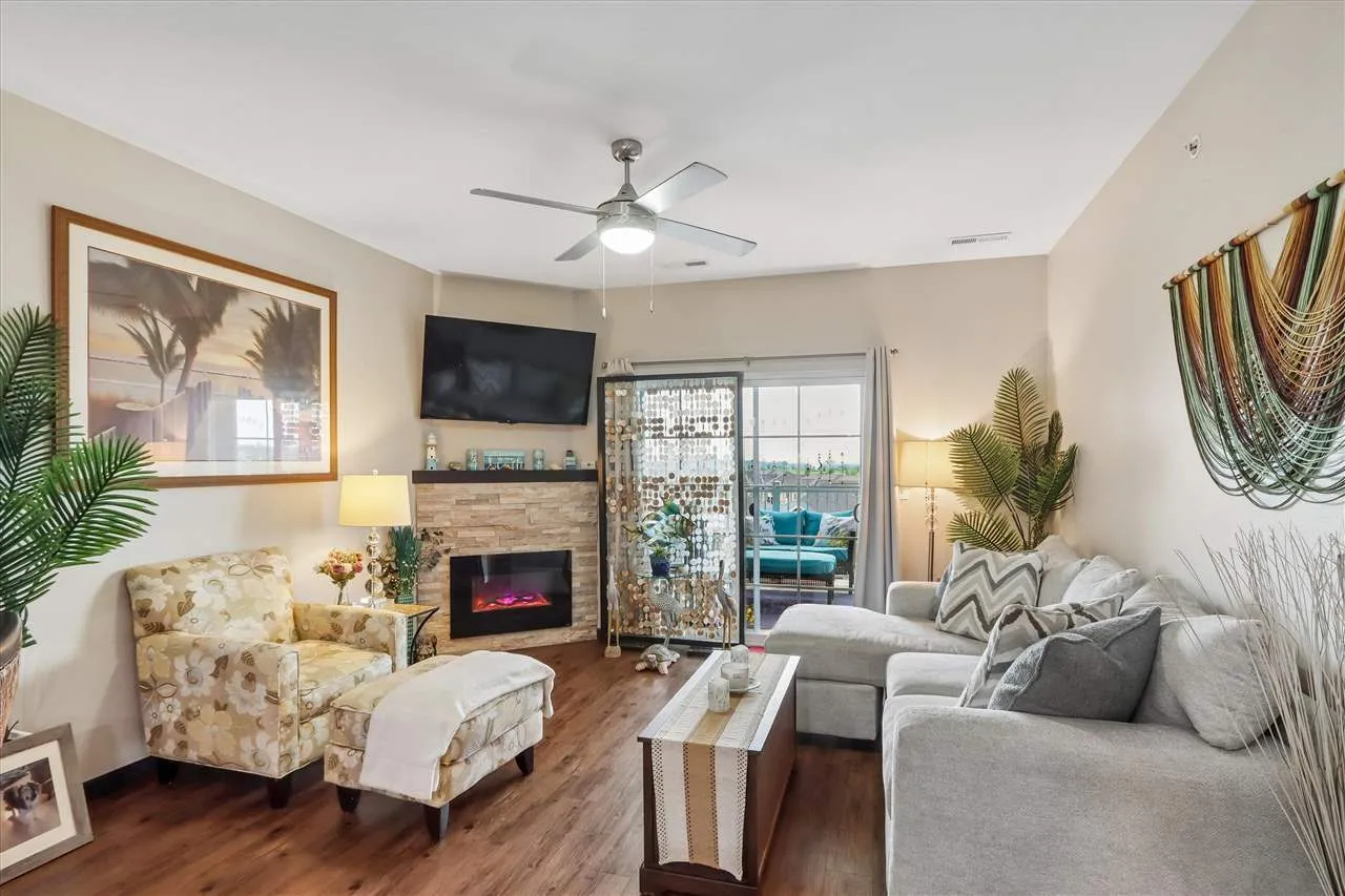 2863 Spring Rose Cir Unit 303, Coralville, Iowa 52241 – Property Featured Image