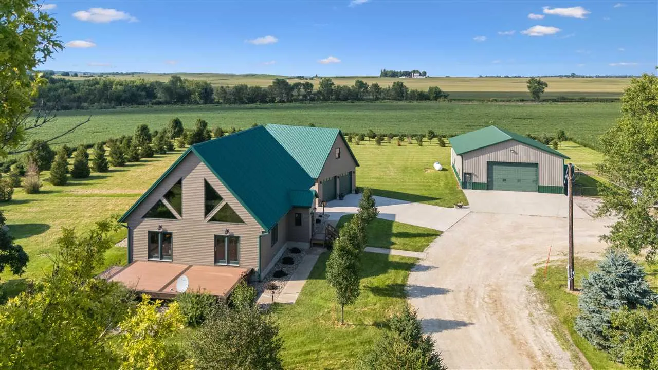 2153 Central City Rd, Central City, Iowa 52214 – Property Featured Image