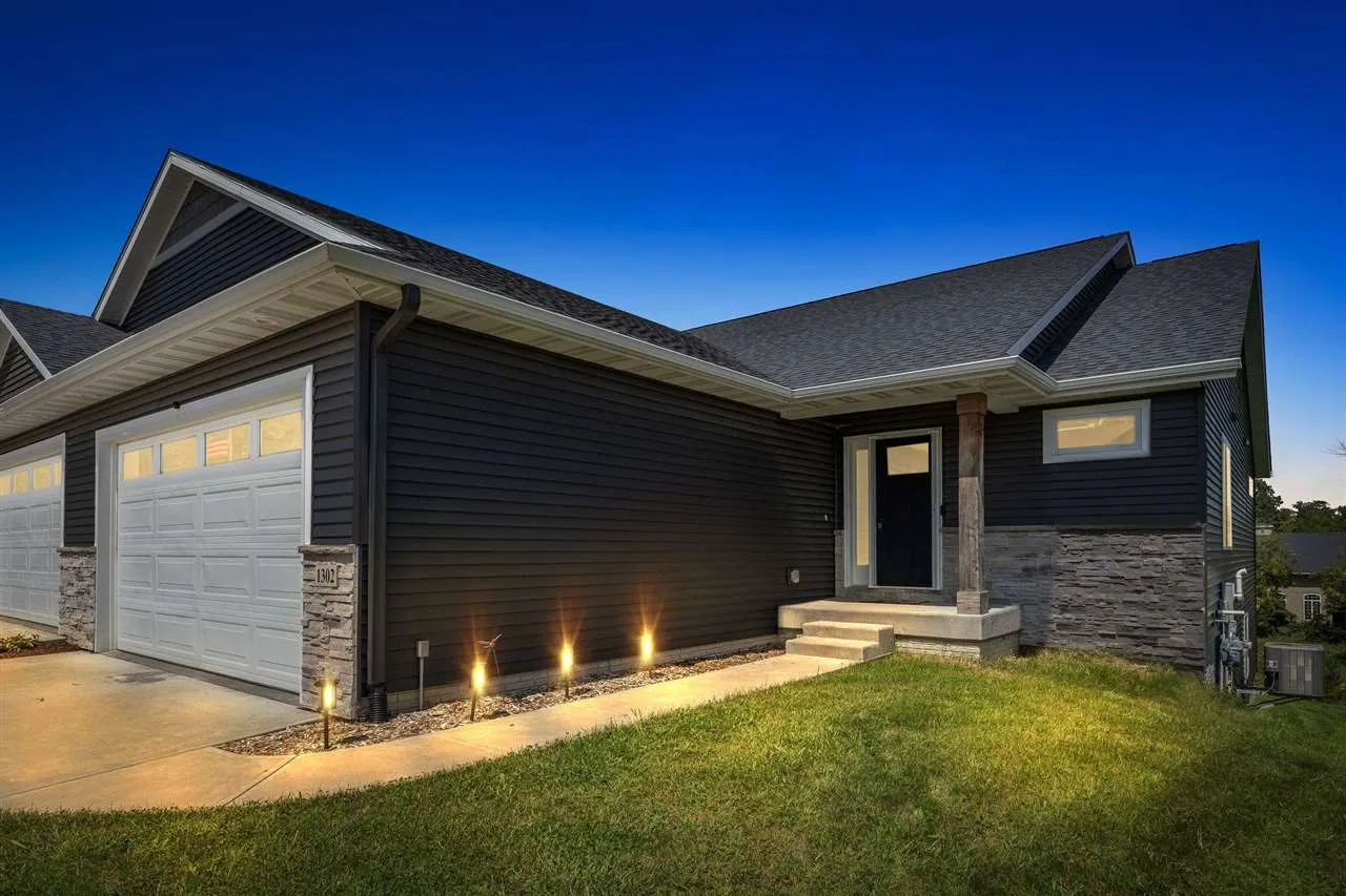 1302 Legend Dr, Tiffin, Iowa 52340 – Property Featured Image