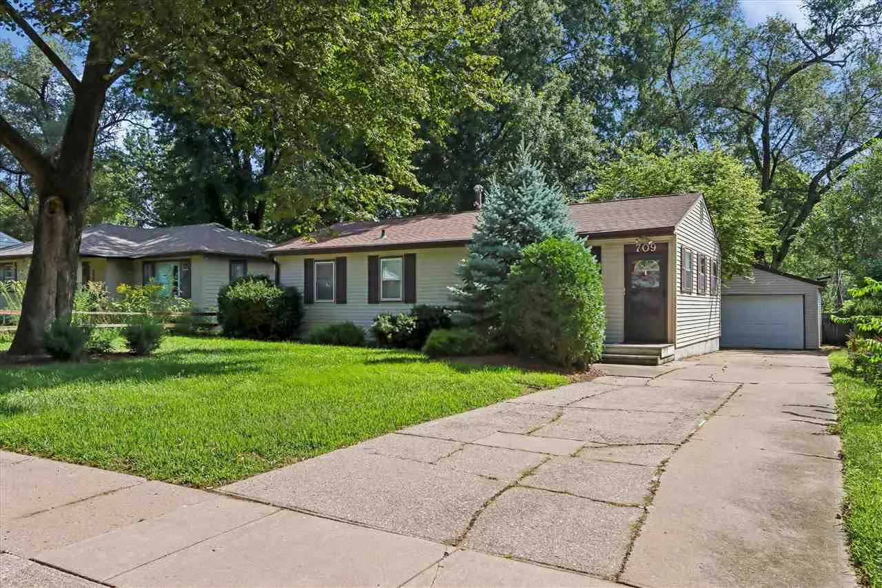 709 5th ave Place, Coralville, Iowa 52241 – Property Featured Image
