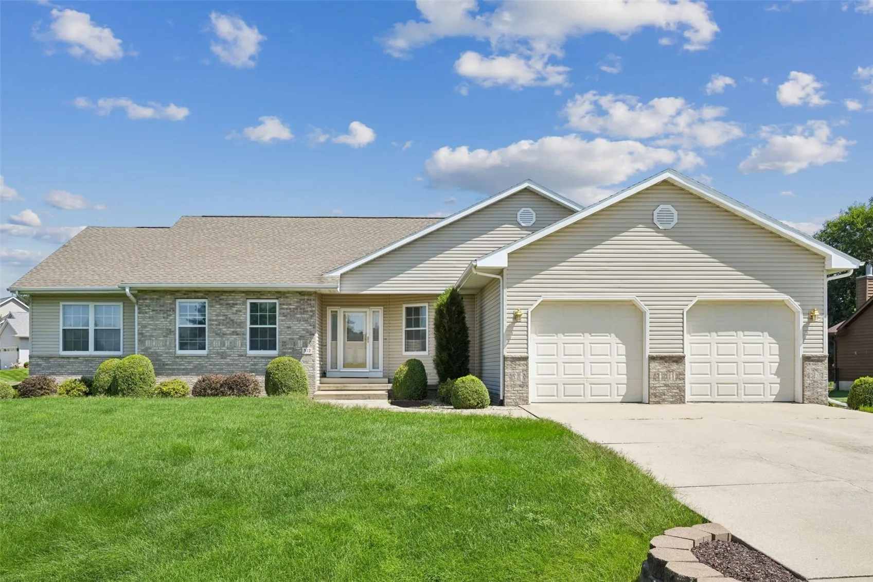 312 Brougham Court, Robins, Iowa 52328 – Property Featured Image