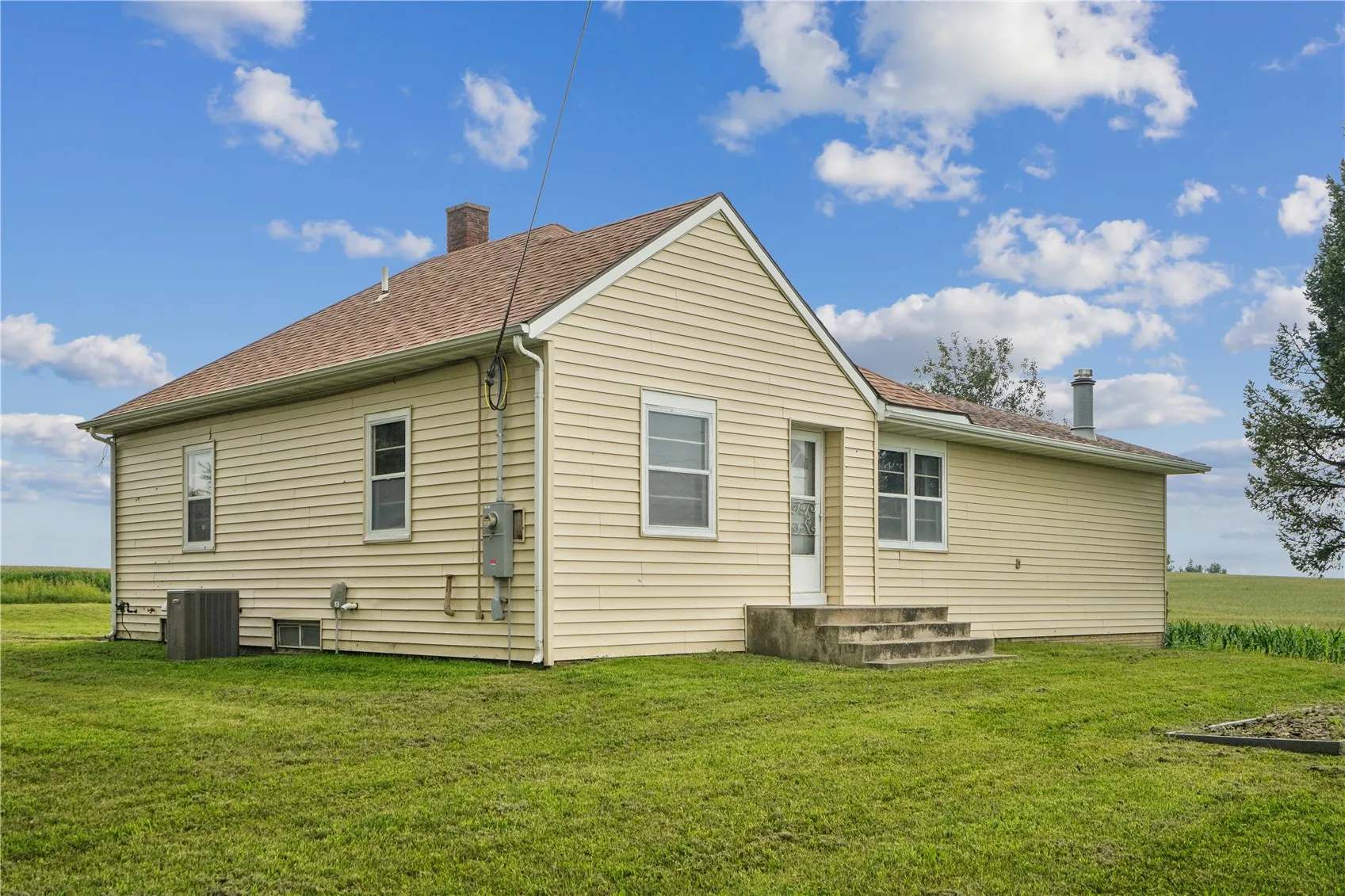 1056 W Ave, Norway, Iowa 52318 – Property Featured Image