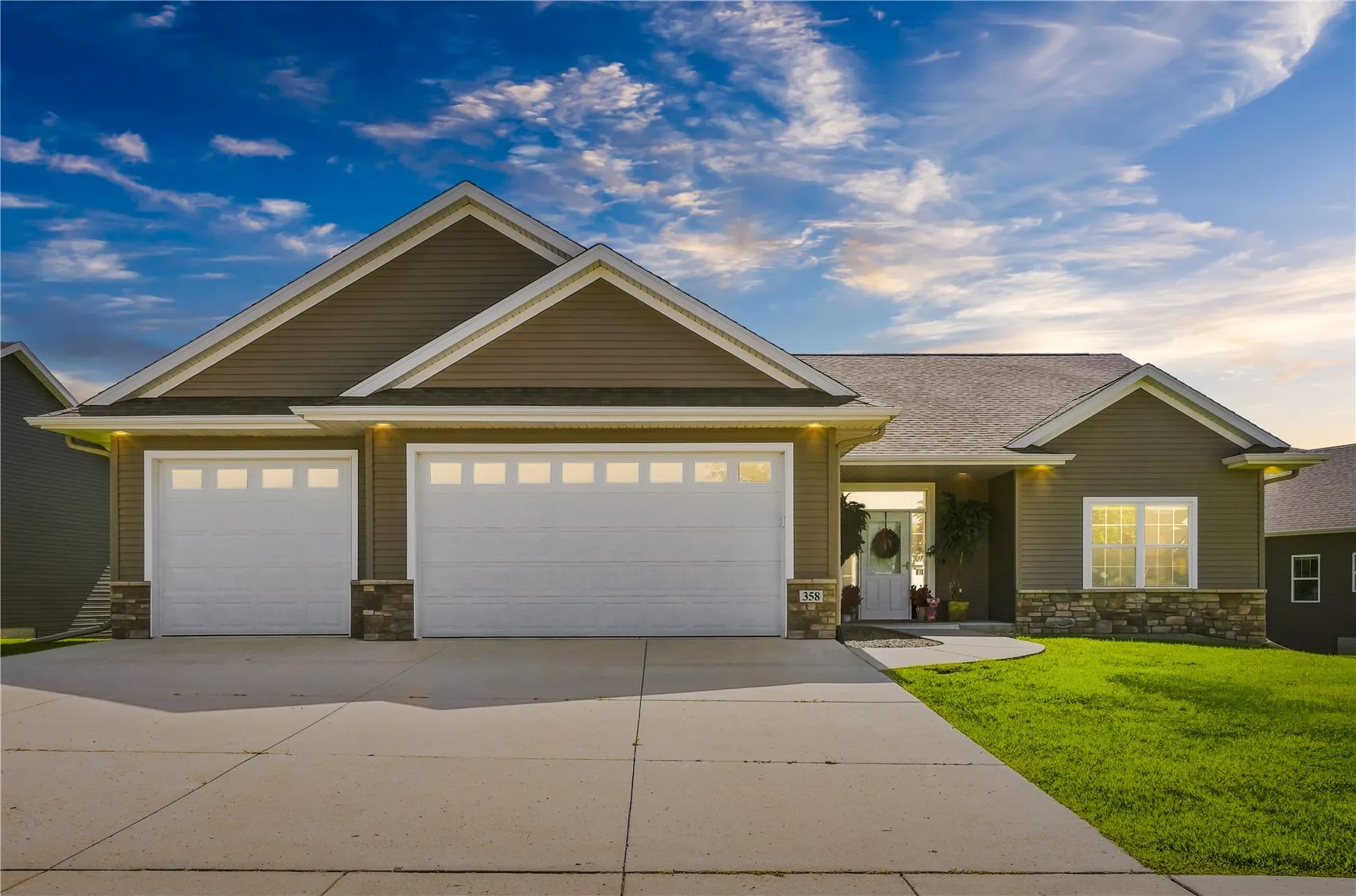 358 Eastview Ave, Marion, Iowa 52302 – Property Featured Image