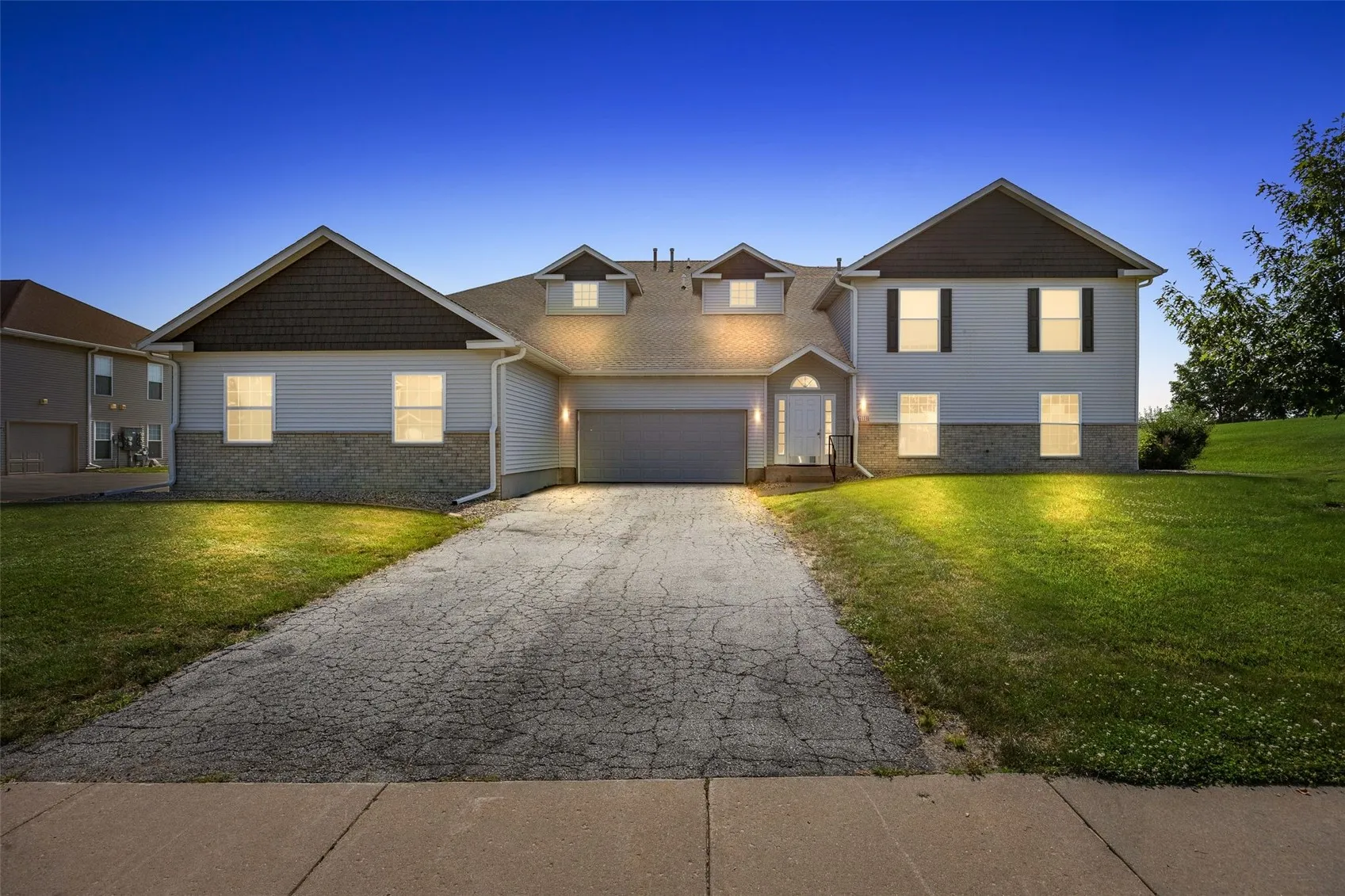 4630 Westchester Drive NE Unit C, Cedar Rapids, Iowa 52402 – Property Featured Image