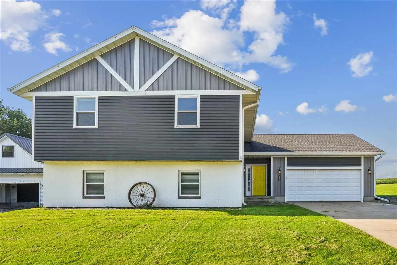 425 3rd Street SW, Swisher, Iowa 52338 – Property Featured Image