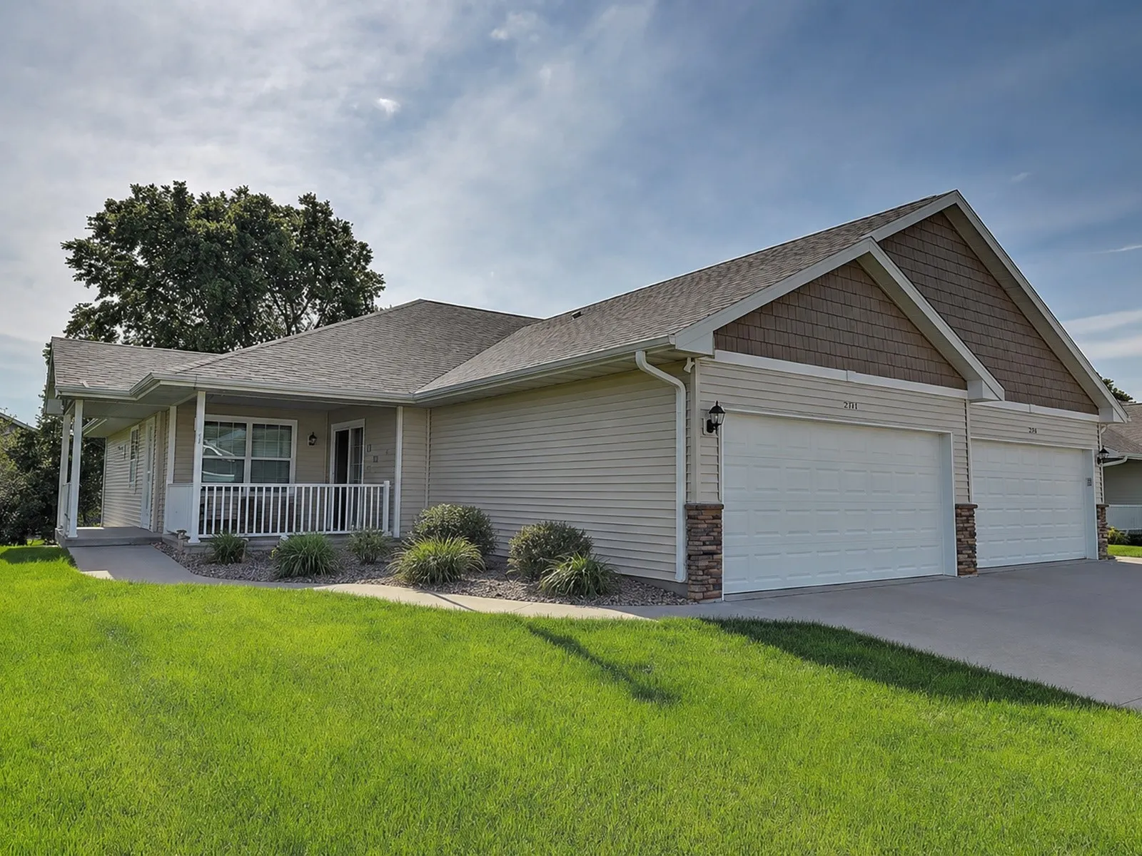 7502 Summerset Avenue NE, Cedar Rapids, Iowa 52402 – Property Featured Image