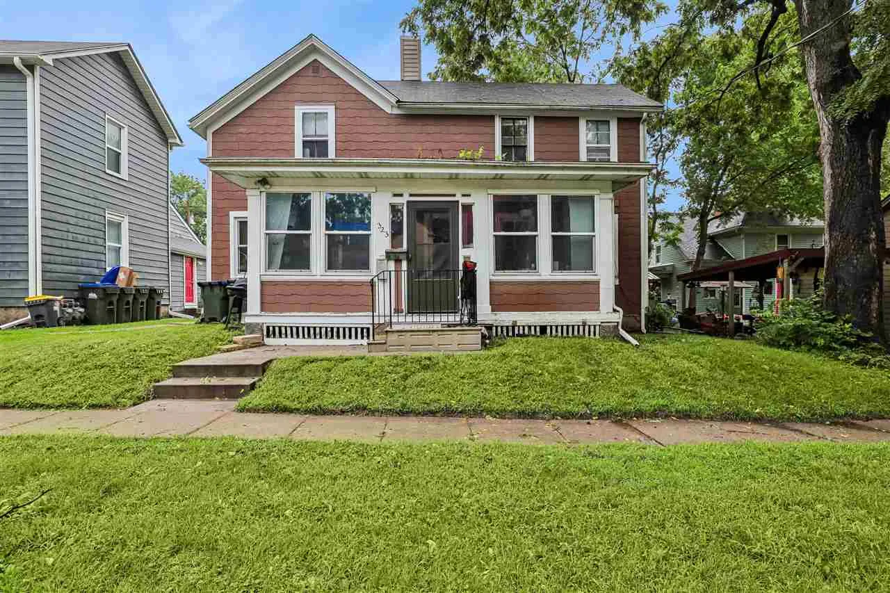 323 N Lucas St, Iowa City, Iowa 52245 – Property Featured Image