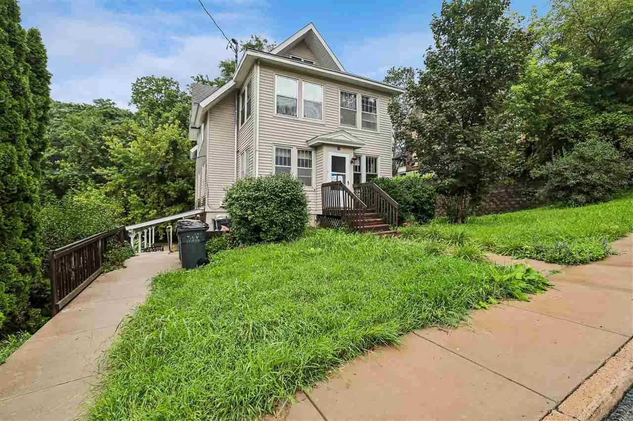 20 S Lucas St, Iowa City, Iowa 52240 – Property Featured Image