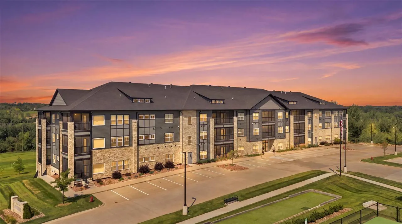 1920 Country Club Dr #307 Unit 307, Coralville, Iowa 52241 – Property Featured Image