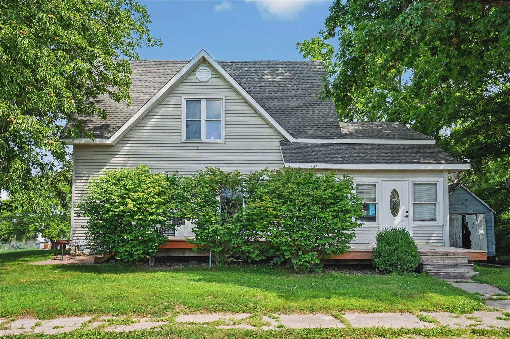 106 3rd Avenue E, Coggon, Iowa 52218 – Property Featured Image