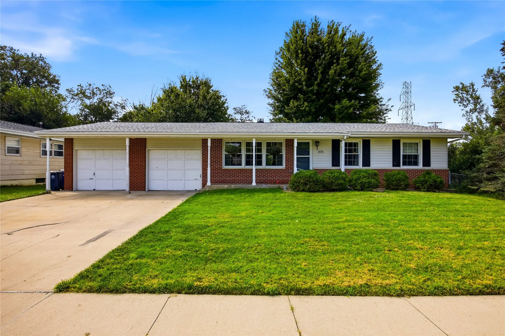 395 Brentwood Drive NE, Cedar Rapids, Iowa 52402 – Property Featured Image