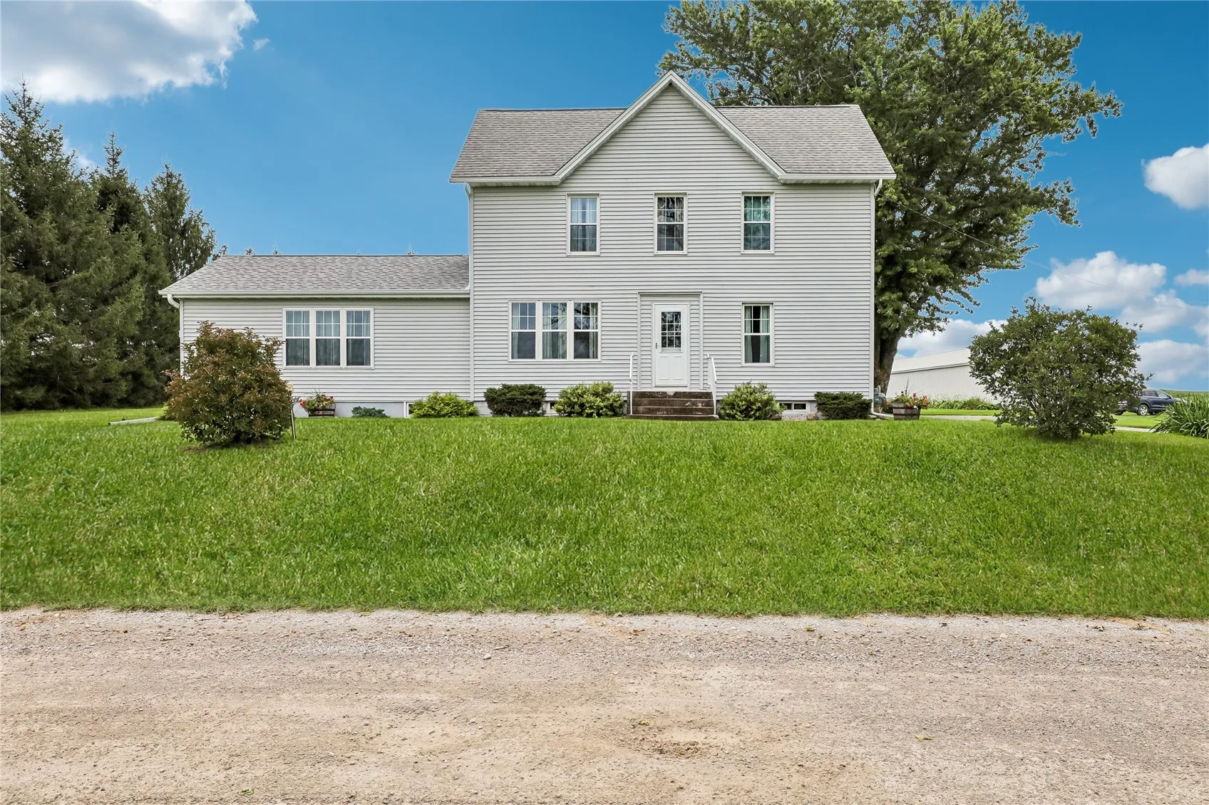 1056 R Avenue, Marengo, Iowa 52301 – Property Featured Image