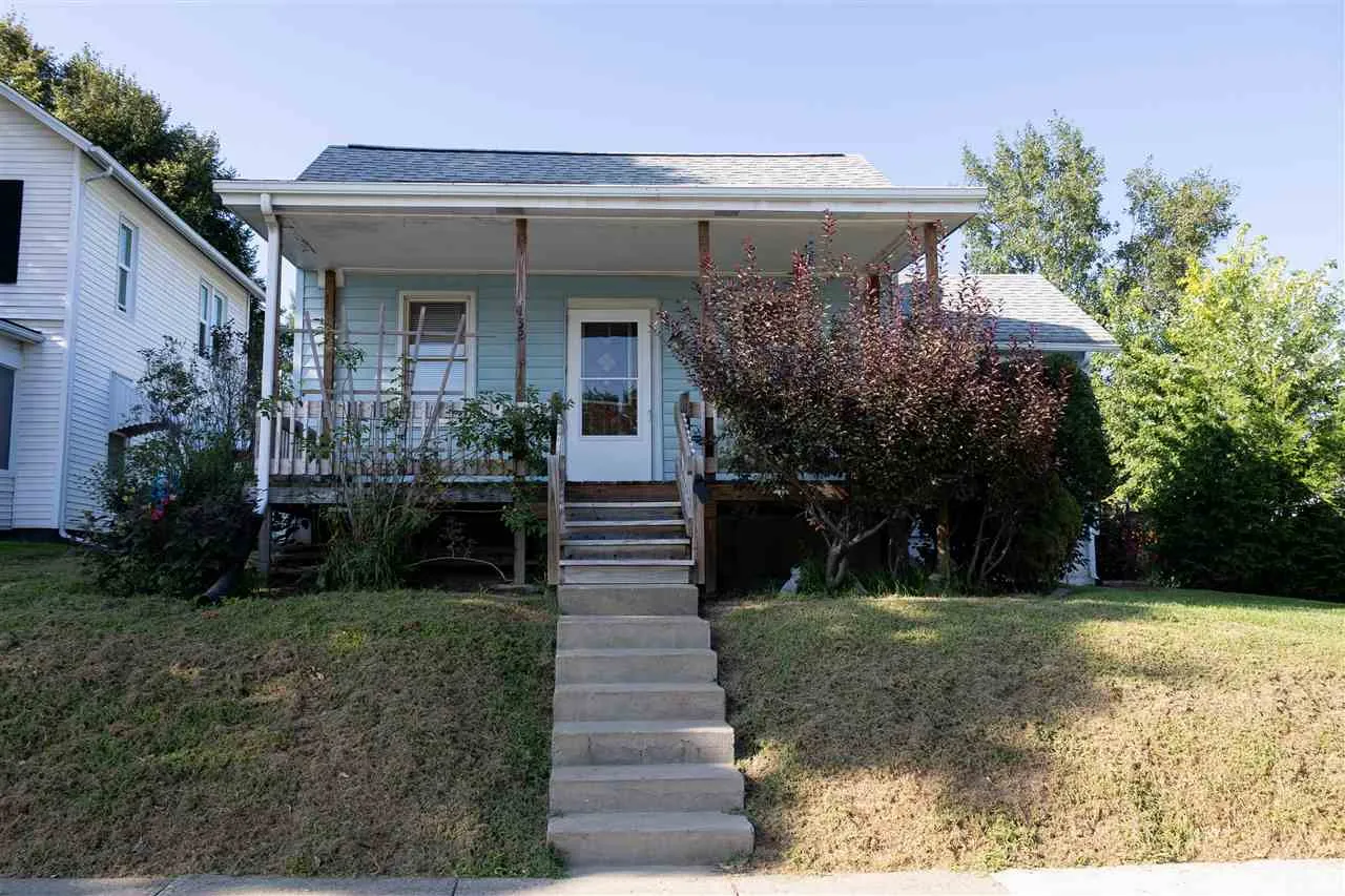 132 E Wilson, Oxford, Iowa 52322 – Property Featured Image