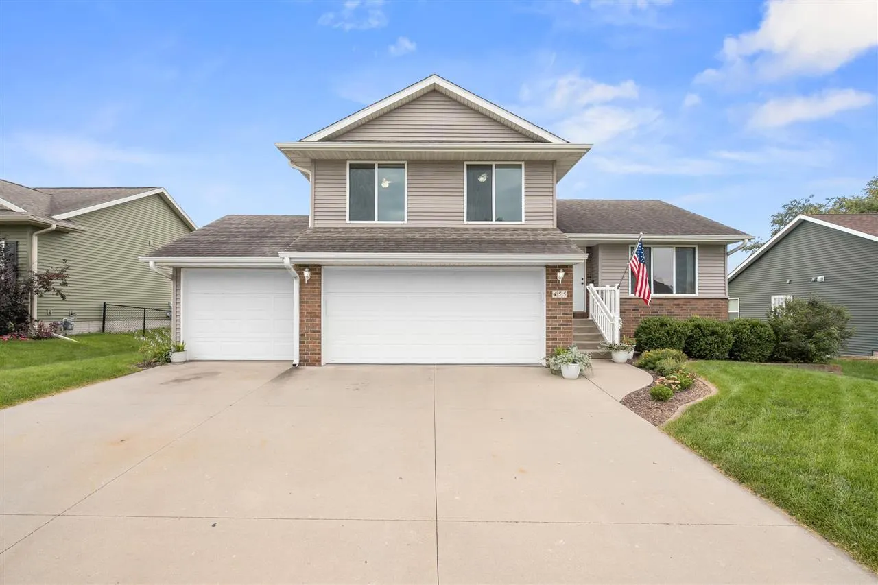 455 E Tartan Dr, North Liberty, Iowa 52317 – Property Featured Image