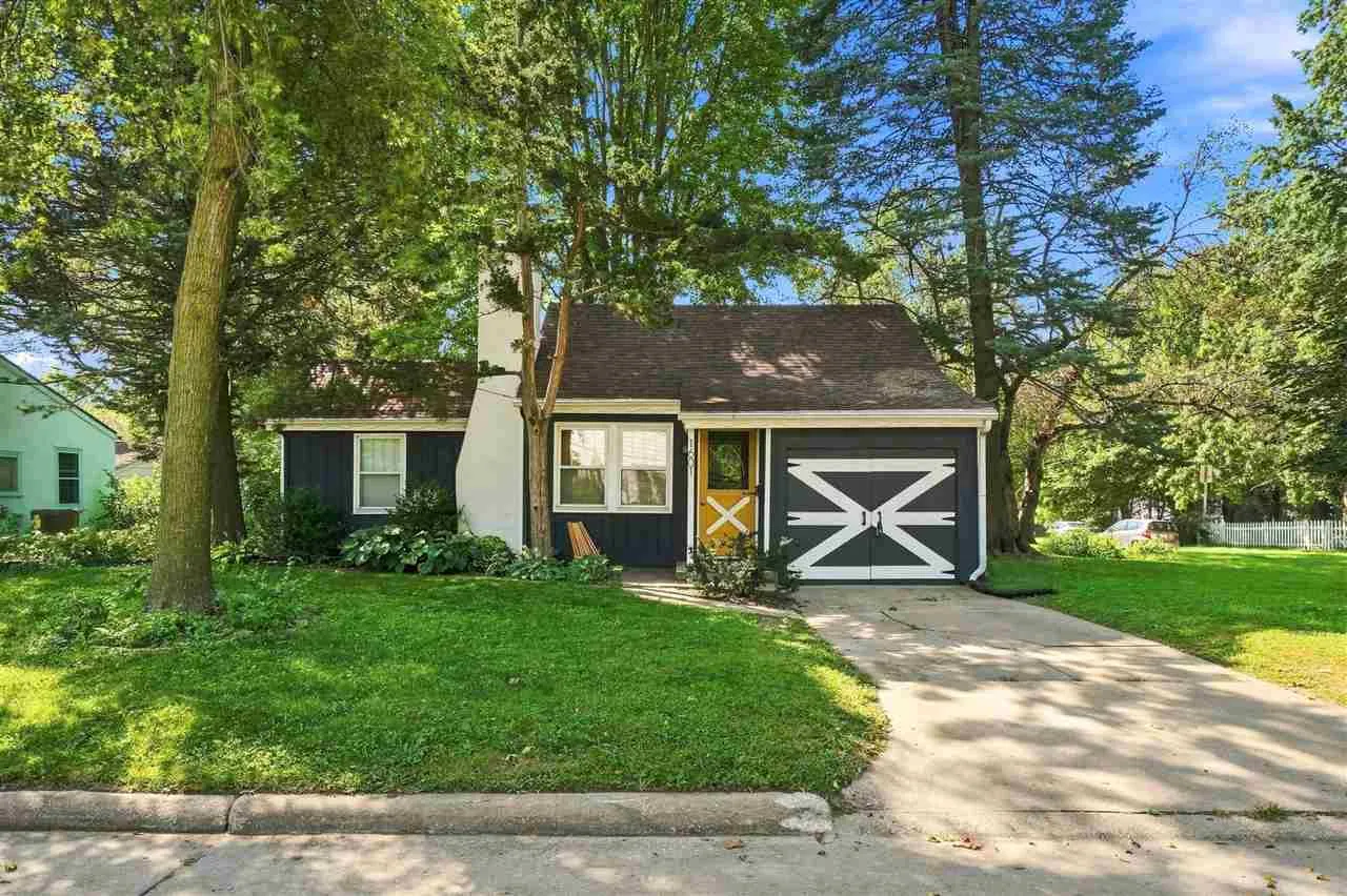1601 Jackson Ave, Iowa City, Iowa 52240 – Property Featured Image