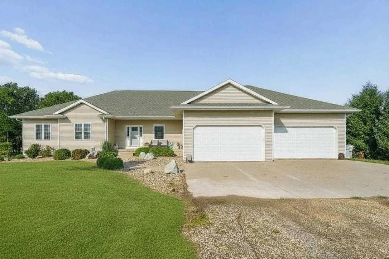 7997 218th Ave, Martelle, Iowa 52305 – Property Featured Image
