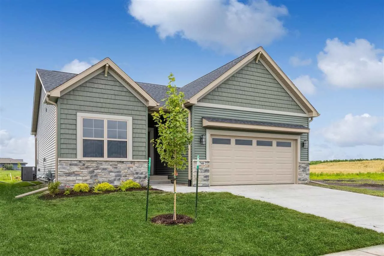 400 S Seven Oaks Road, North Liberty, Iowa 52317 – Property Featured Image