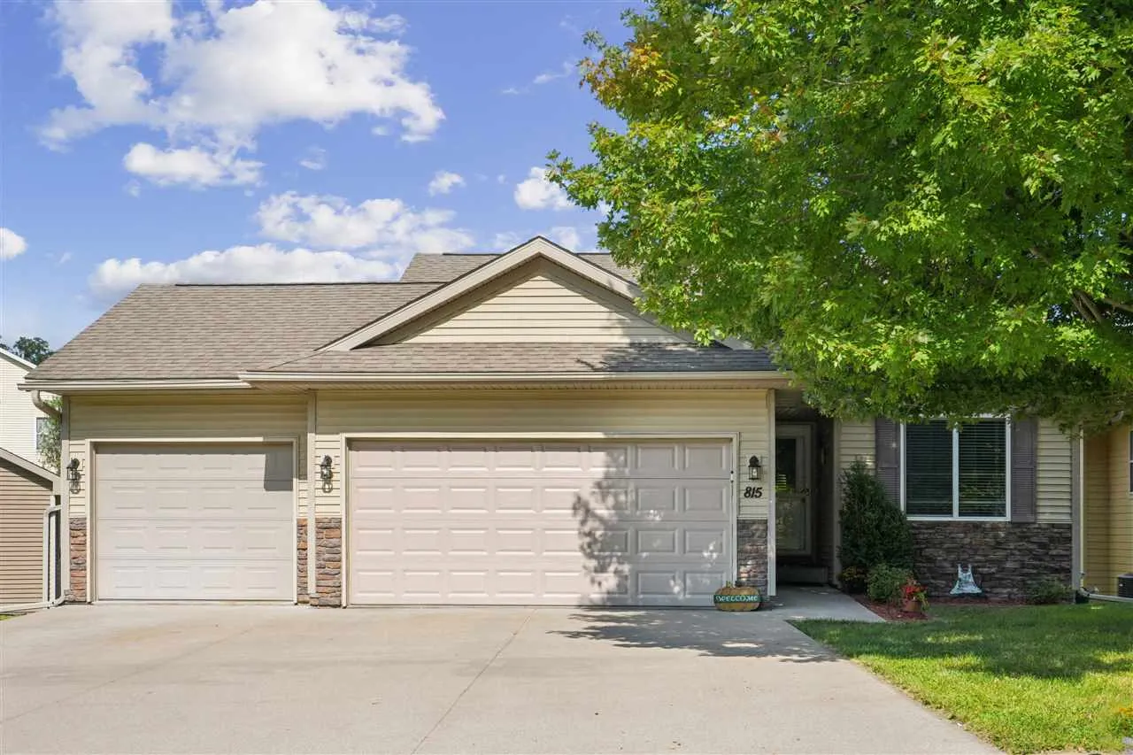 815 10th Ave Pl, Coralville, Iowa 52241 – Property Featured Image