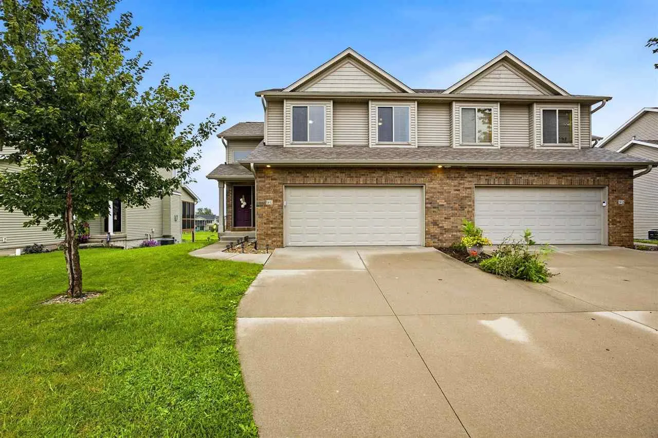 90 S Park Ridge Rd, North Liberty, Iowa 52317 – Property Featured Image