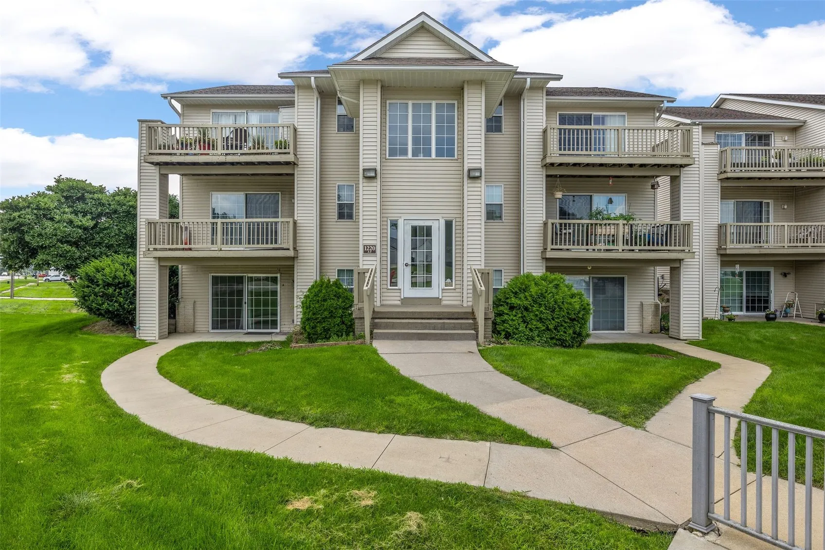 1220 44th Street Unit A, Marion, Iowa 52302 – Property Featured Image