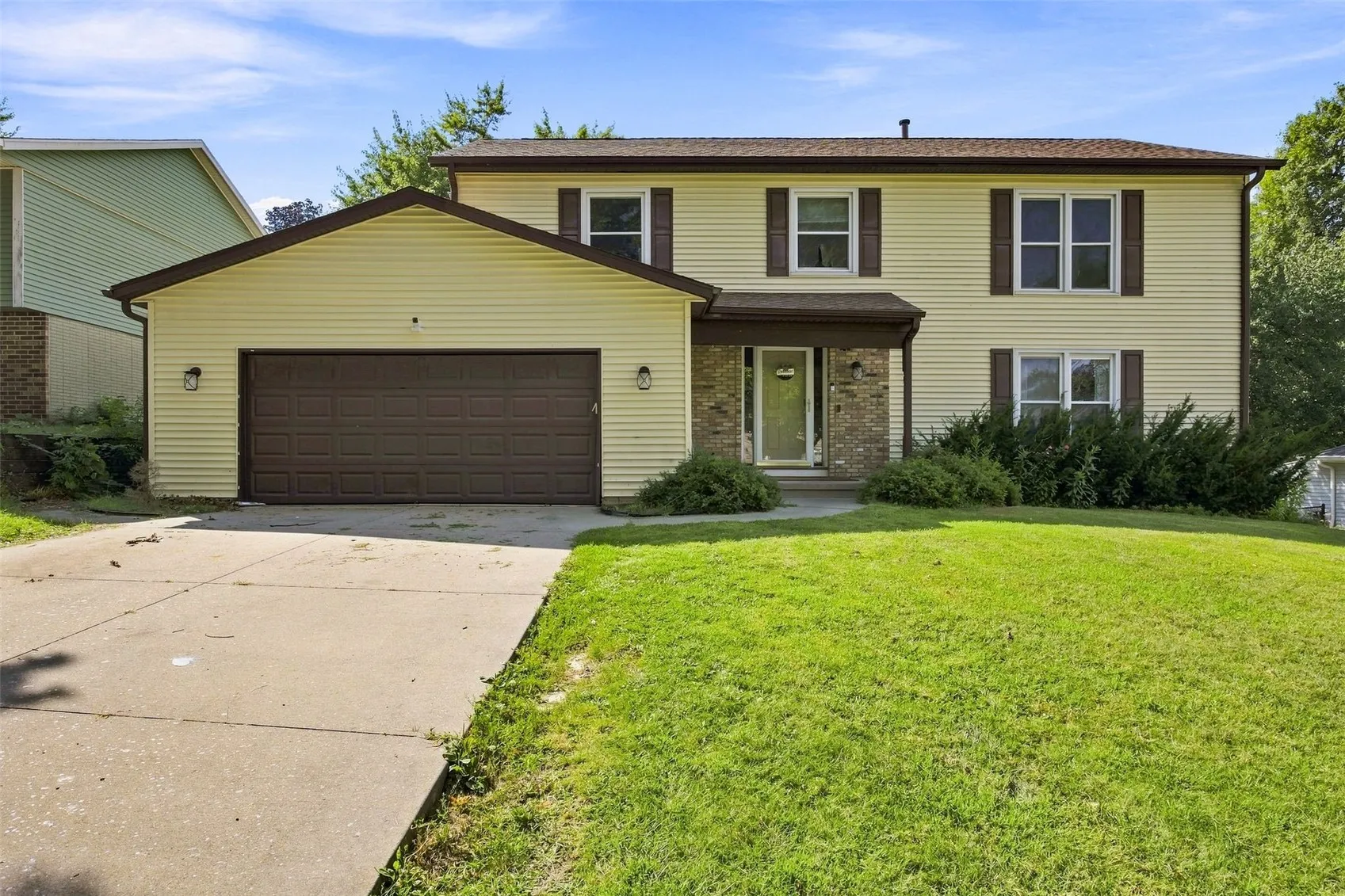 6921 Larkwood Drive NE, Cedar Rapids, Iowa 52402 – Property Featured Image